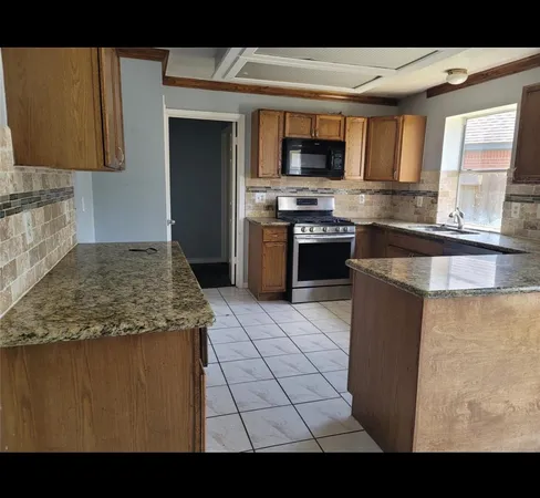 $2,800 | 5322 Golden Stream Drive, Houston, TX 77066