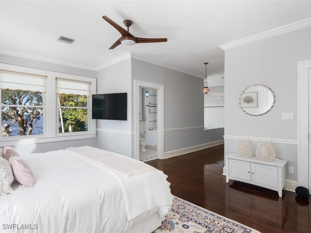 101 Fairview Avenue Fort Myers, FL 33905 - Photo 18 of 34 a spacious bedroom with a bed and a large mirror