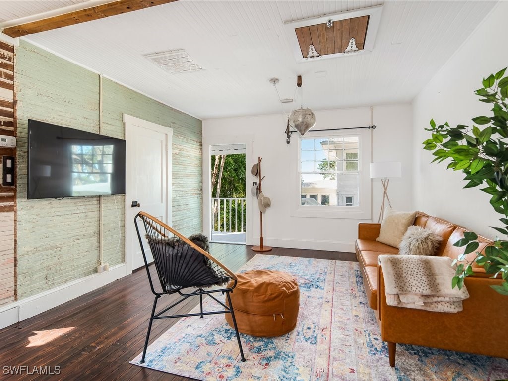 101 Fairview Avenue Fort Myers, FL 33905 - Photo 28 of 34 a living room with furniture and a flat screen tv