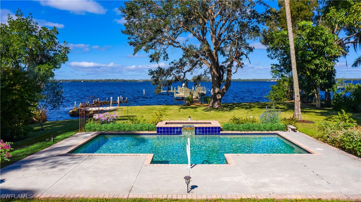 101 Fairview Avenue Fort Myers, FL 33905 - Photo 31 of 34 a view of a yard with plants