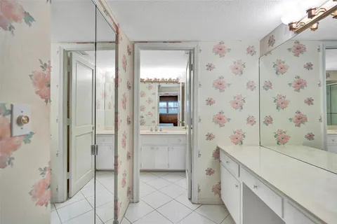$189,000 | 3000 Northeast 48th Street, Unit 206, Fort Lauderdale, FL 33308