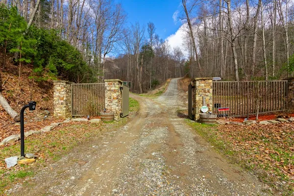 $859,900 | 57 Eagle Nest Trail, Murphy, NC 28906