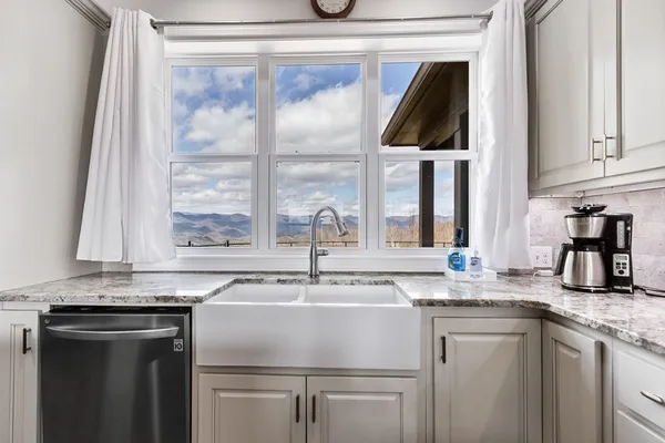 $859,900 | 57 Eagle Nest Trail, Murphy, NC 28906