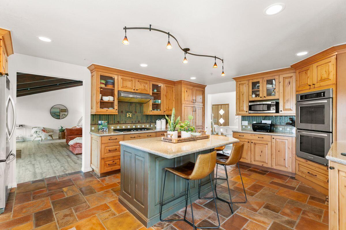 300 Running Ridge Trail Ojai, CA 93023 - Photo 12 of 50 photo_online_011