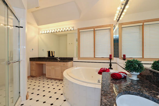 1905 Plainfield Road, Unit C Downers Grove, IL 60516 - Photo 13 of 20 a very nice looking room with a large window