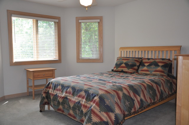 1905 Plainfield Road, Unit C Downers Grove, IL 60516 - Photo 14 of 20 a bedroom with a bed and window