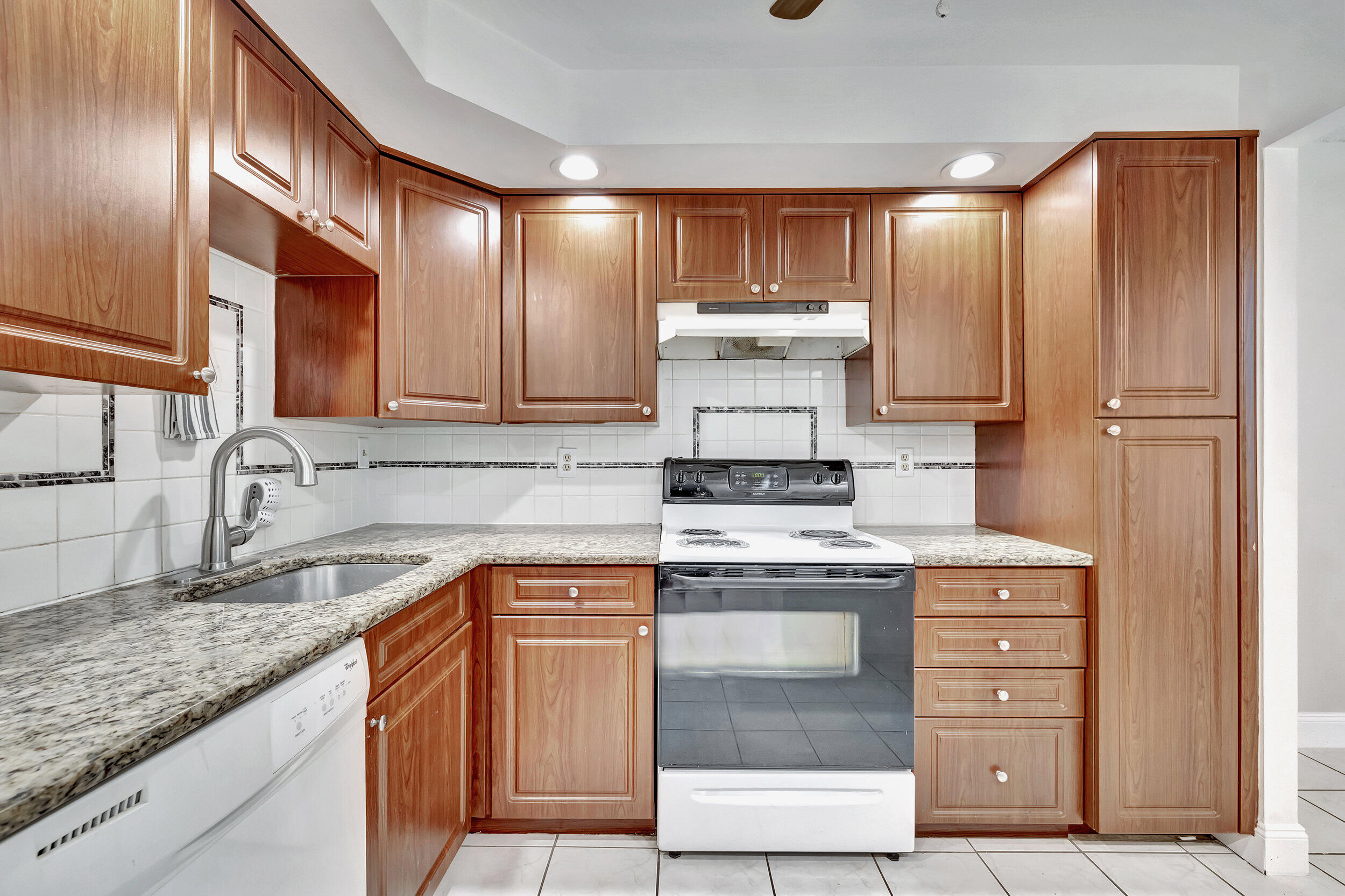 8401 West Sample Road, Unit 14 Coral Springs, FL 33065 - Photo 11 of 35 20_3w7a1527