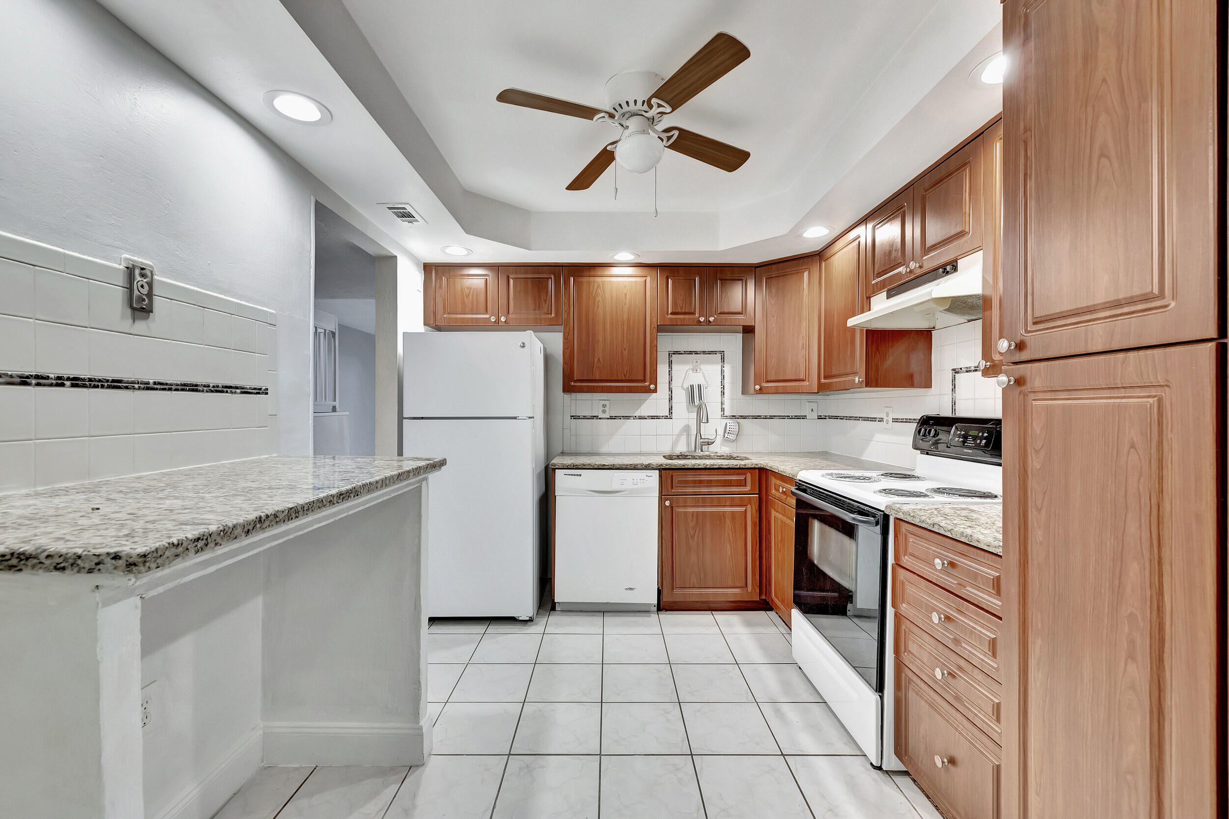 8401 West Sample Road, Unit 14 Coral Springs, FL 33065 - Photo 10 of 35 18_3w7a1517