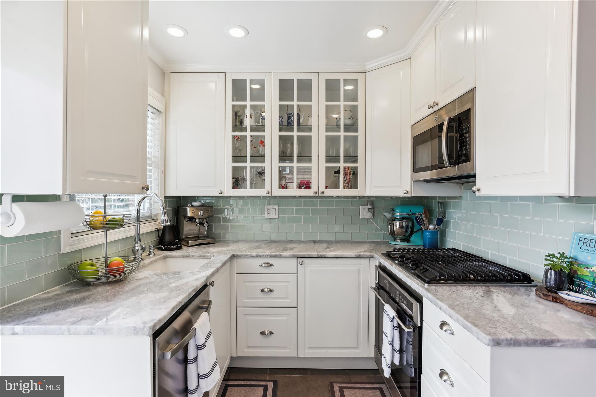 2304 Eccleston Street Silver Spring, MD 20902 - Photo 7 of 41