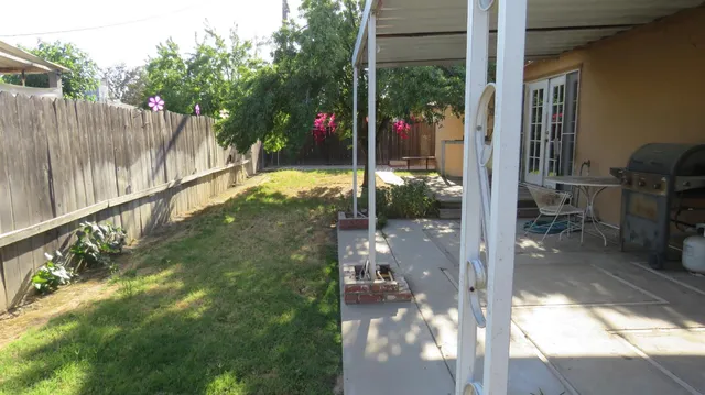 a view of yard from a balcony