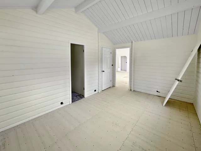 a bathroom with a toilet