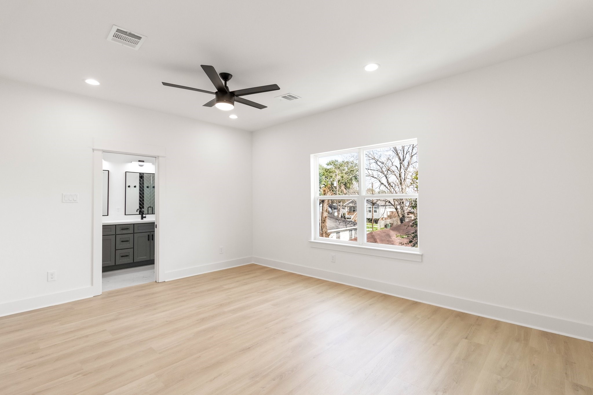 4114 Castor Street, Unit A Houston, TX 77022 - Photo 11 of 25