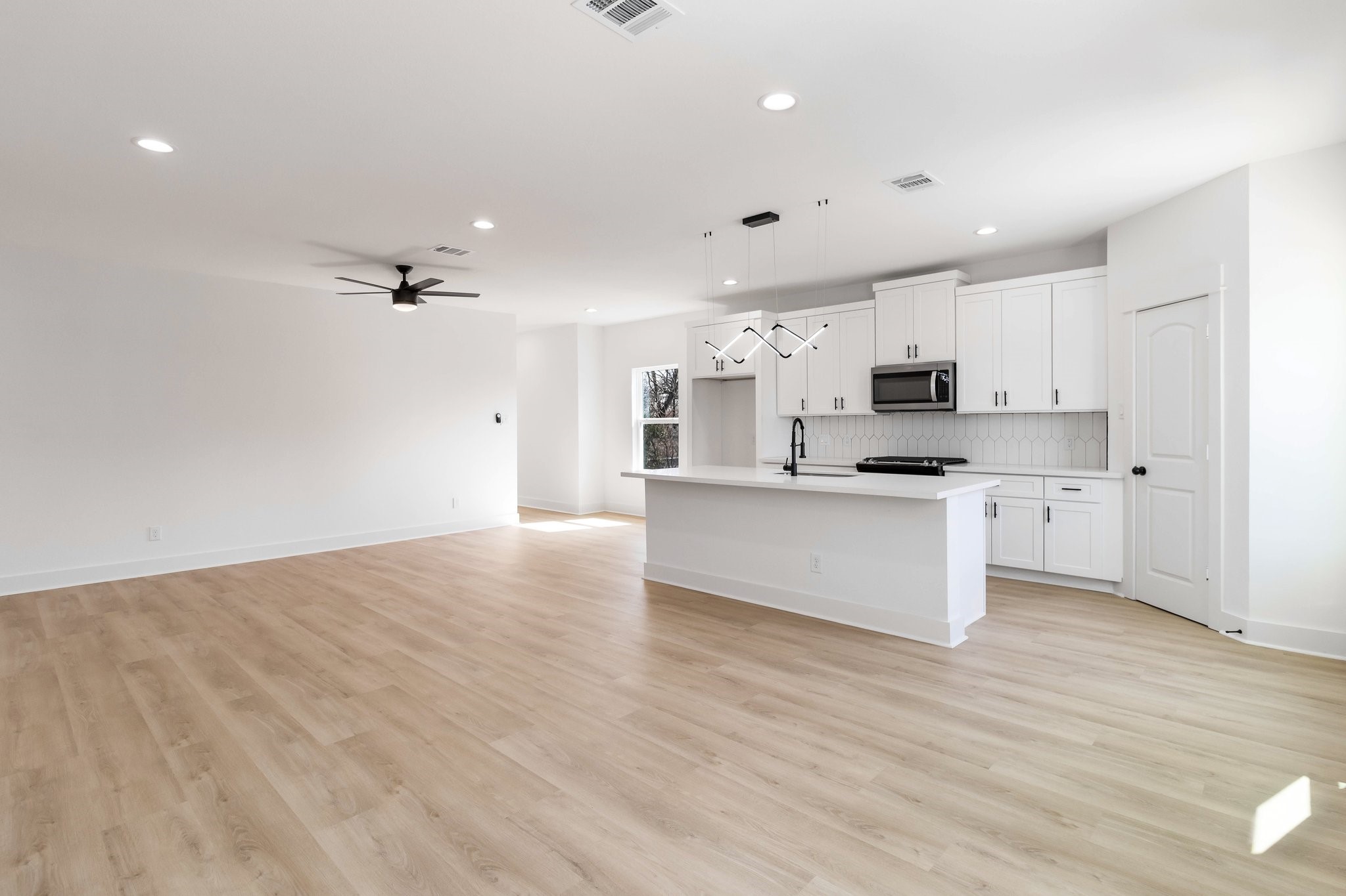 4114 Castor Street, Unit A Houston, TX 77022 - Photo 2 of 25