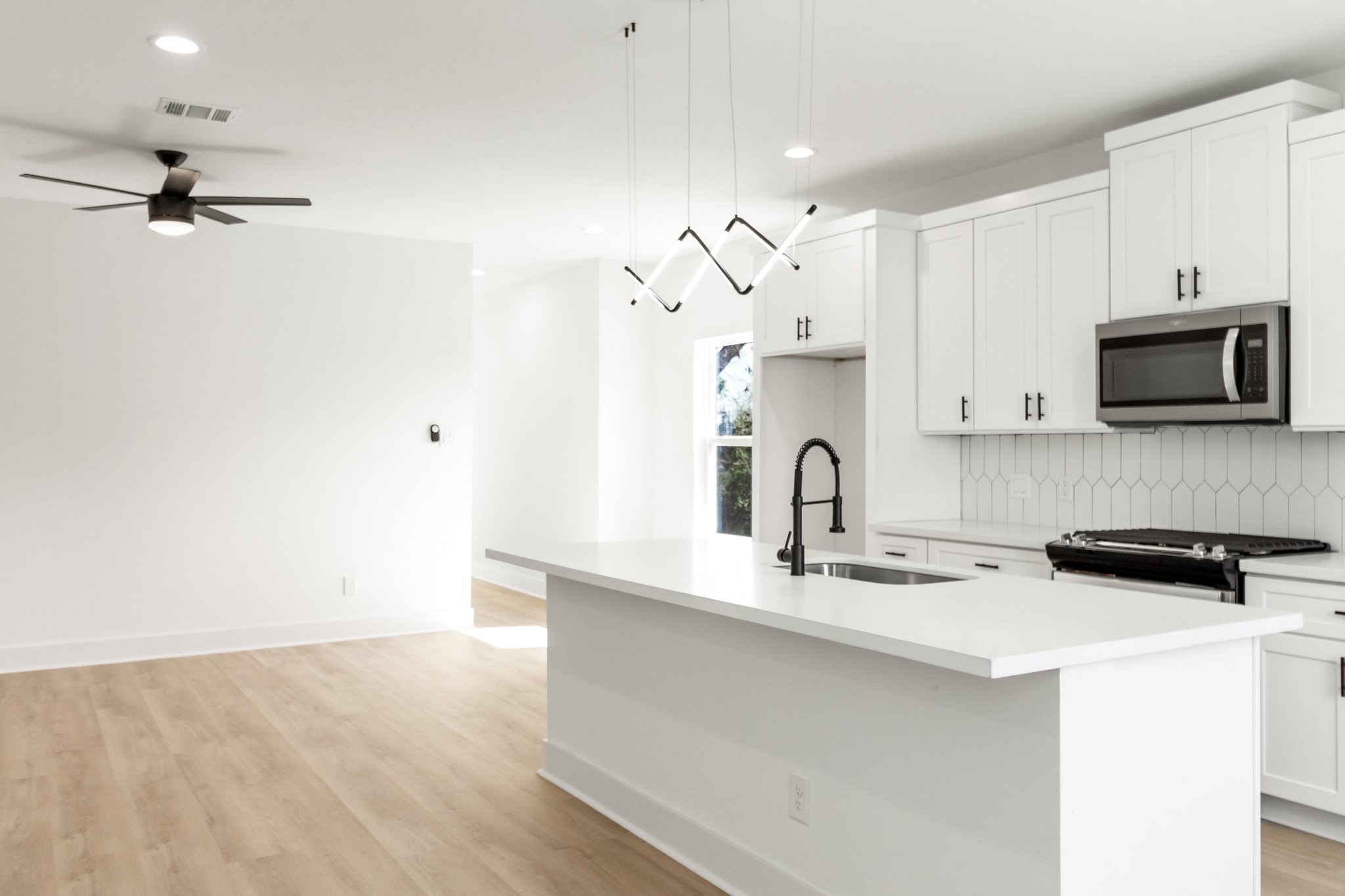 4114 Castor Street, Unit A Houston, TX 77022 - Photo 3 of 25