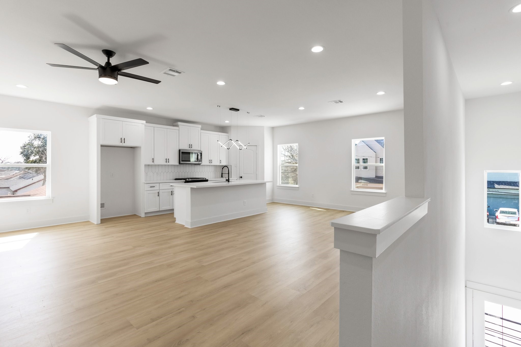 4114 Castor Street, Unit A Houston, TX 77022 - Photo 4 of 25