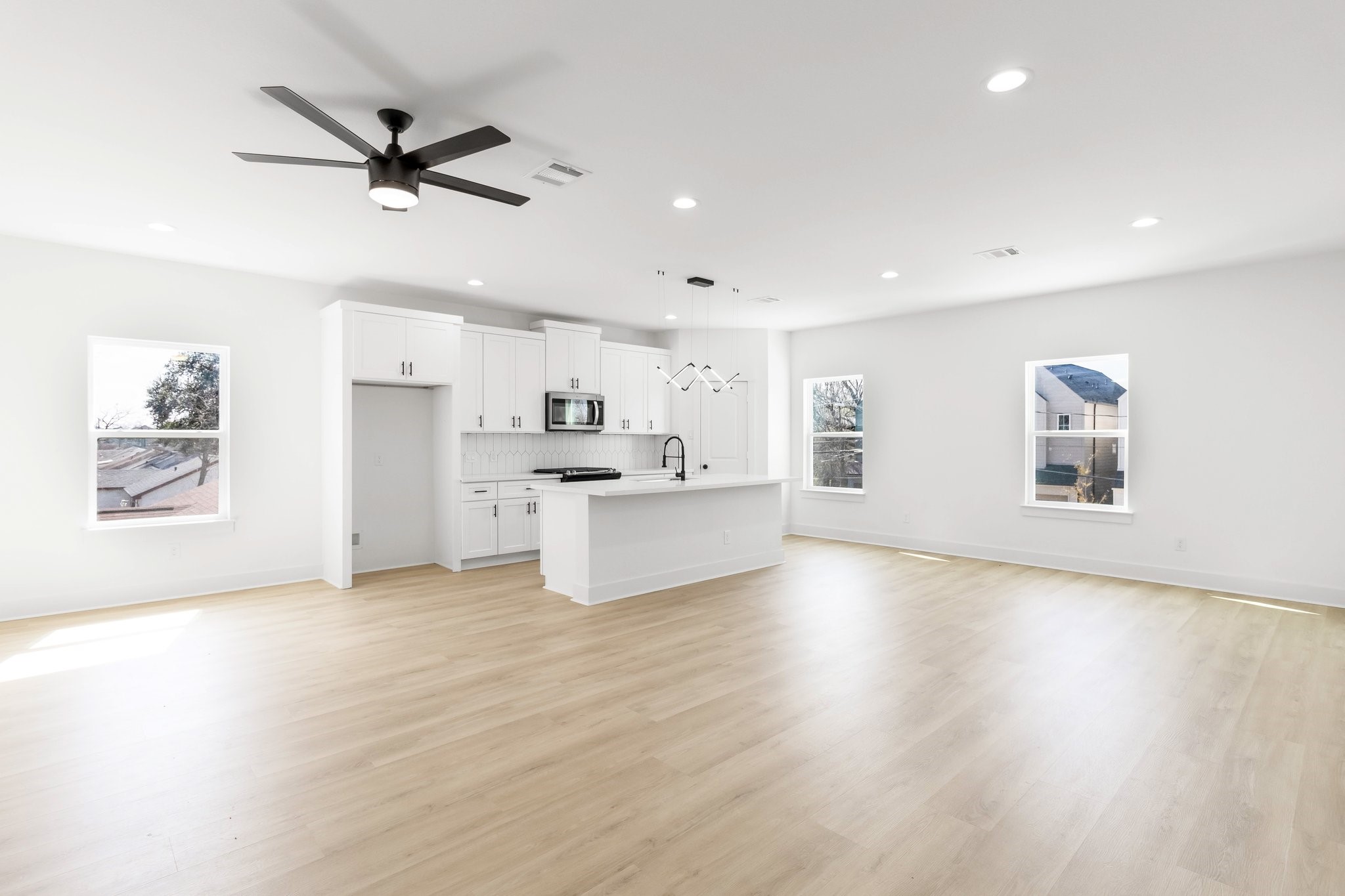 4114 Castor Street, Unit A Houston, TX 77022 - Photo 5 of 25