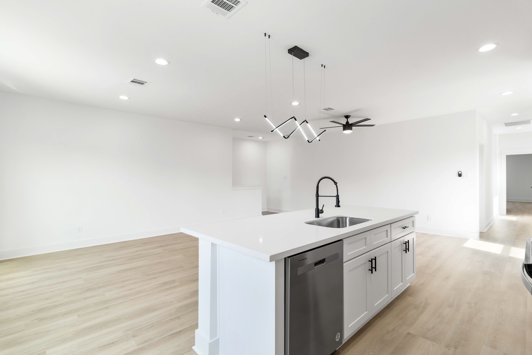 4114 Castor Street, Unit A Houston, TX 77022 - Photo 6 of 25