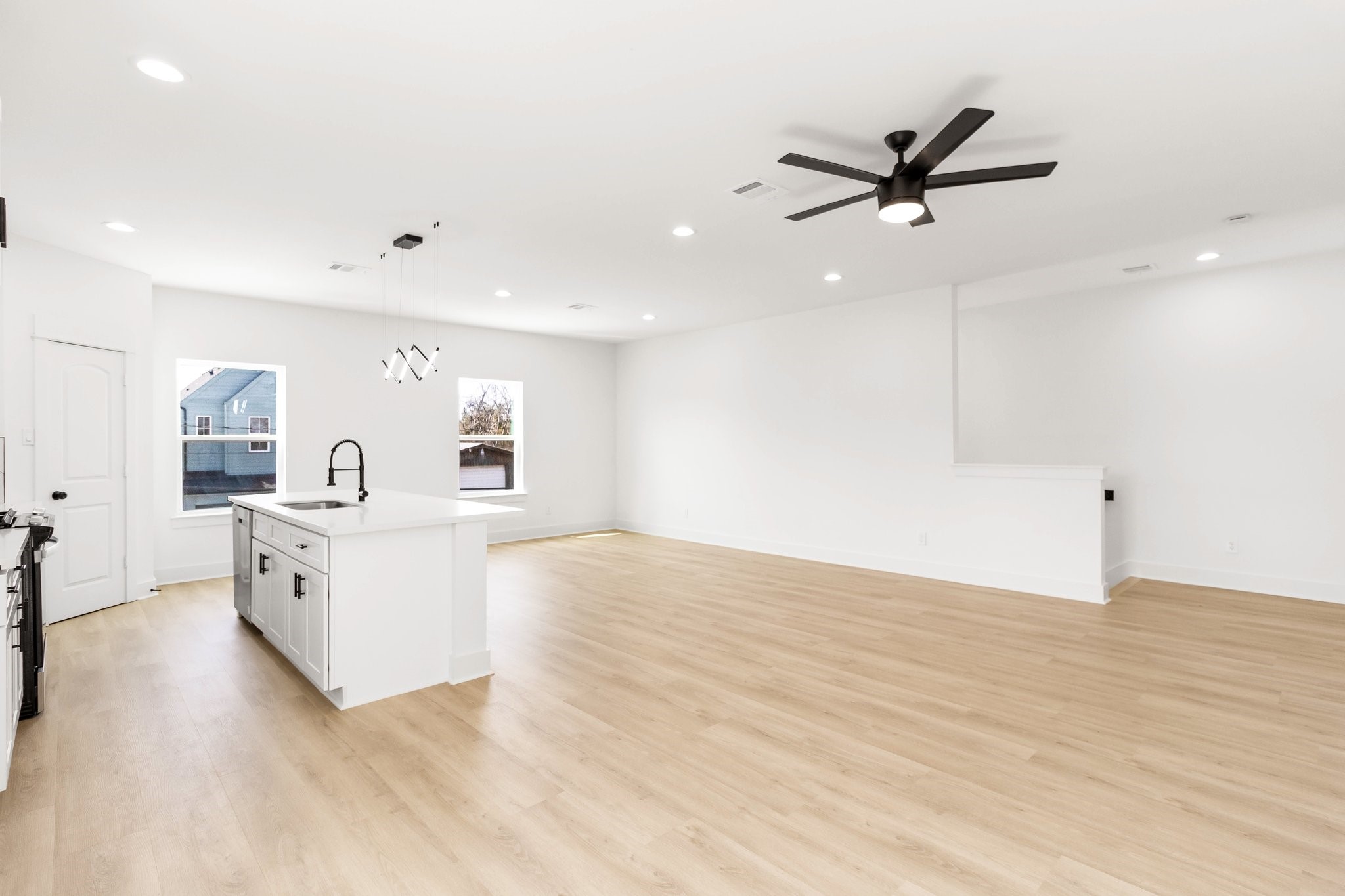 4114 Castor Street, Unit A Houston, TX 77022 - Photo 8 of 25