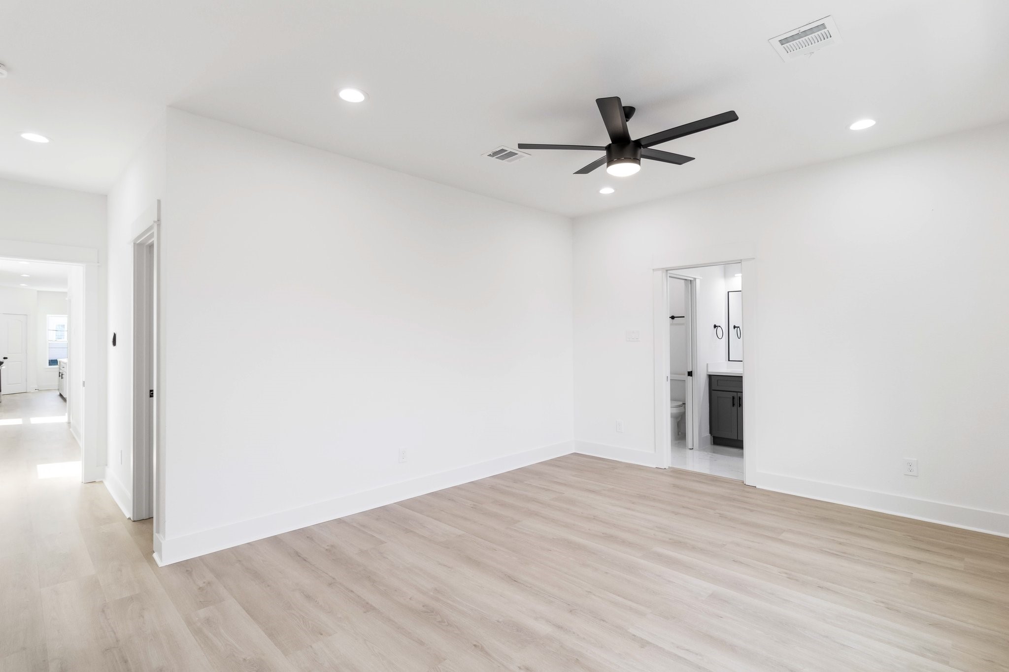 4114 Castor Street, Unit A Houston, TX 77022 - Photo 10 of 25