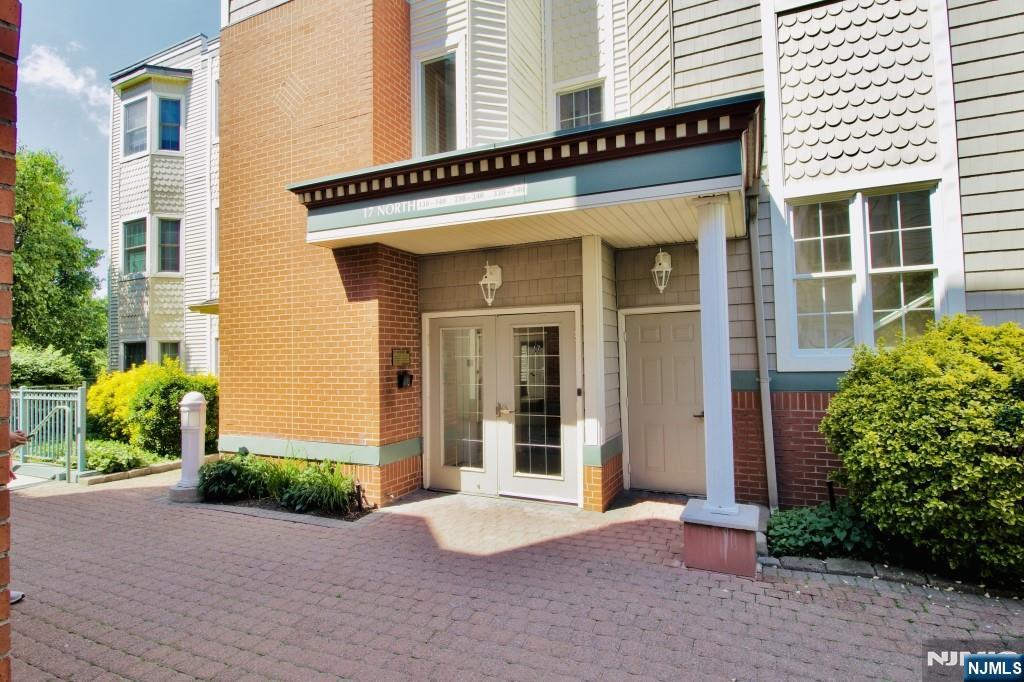 340 The Promenade Edgewater, NJ 07020 - Photo 4 of 46