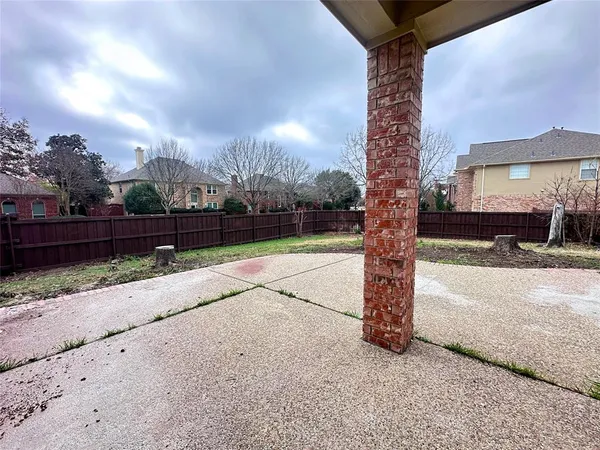 a view of a house with outdoor space