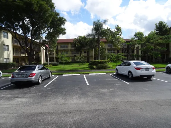 $1,525 | 151 Southwest 135th Terrace, Unit 303T, Pembroke Pines, FL 33027