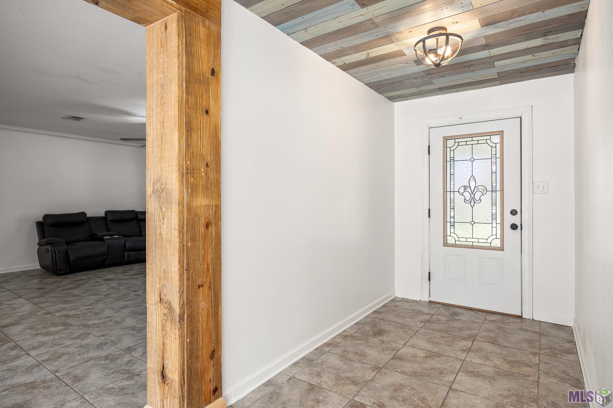 11102 Savoy Road St. Amant, LA 70774 - Photo 5 of 41 Foyer