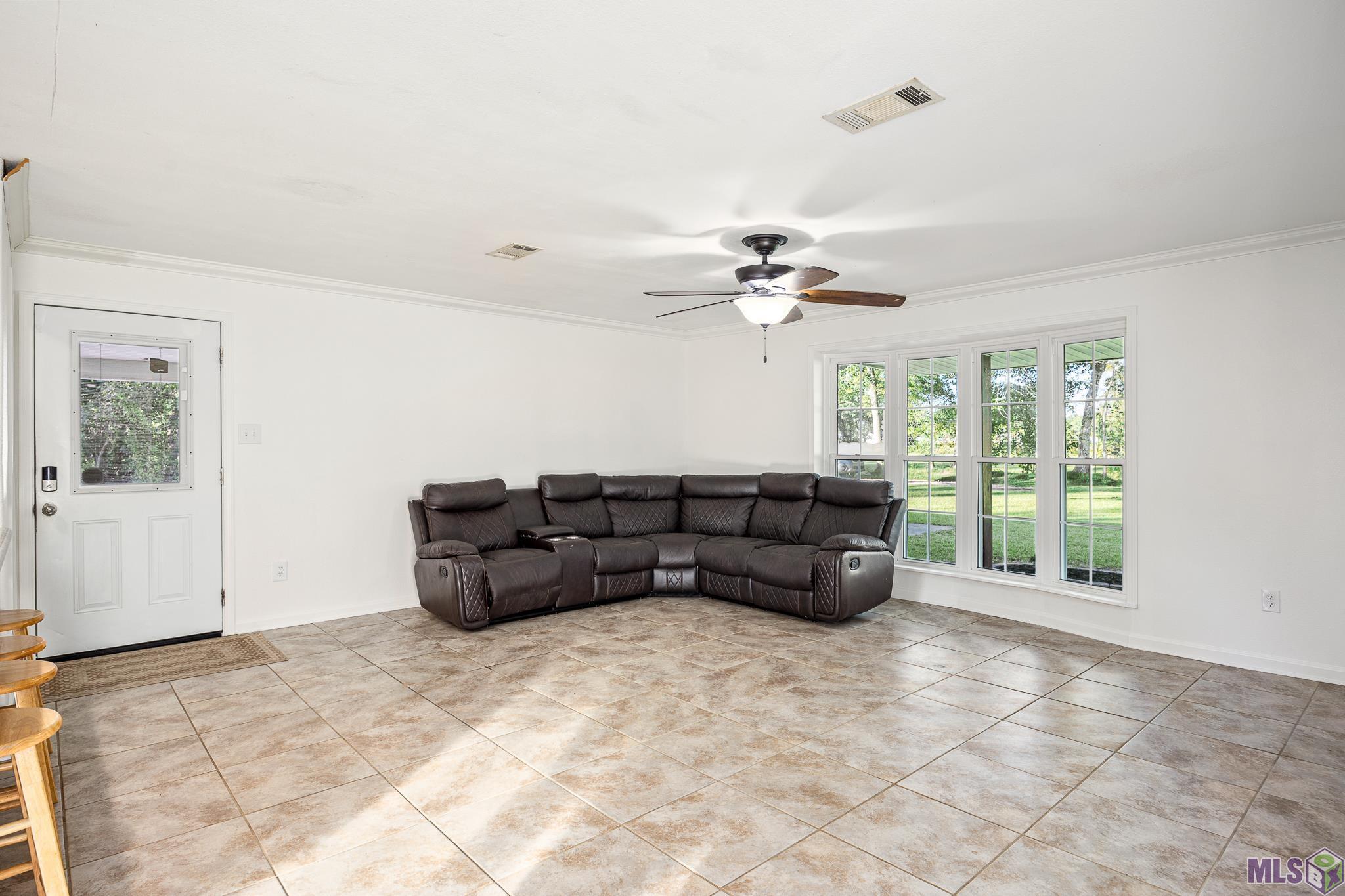 11102 Savoy Road St. Amant, LA 70774 - Photo 6 of 41 Living Room