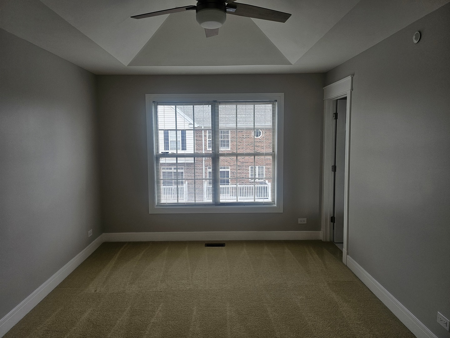447 Prestwick Lane Wheeling, IL 60090 - Photo 13 of 17 an empty room with a window