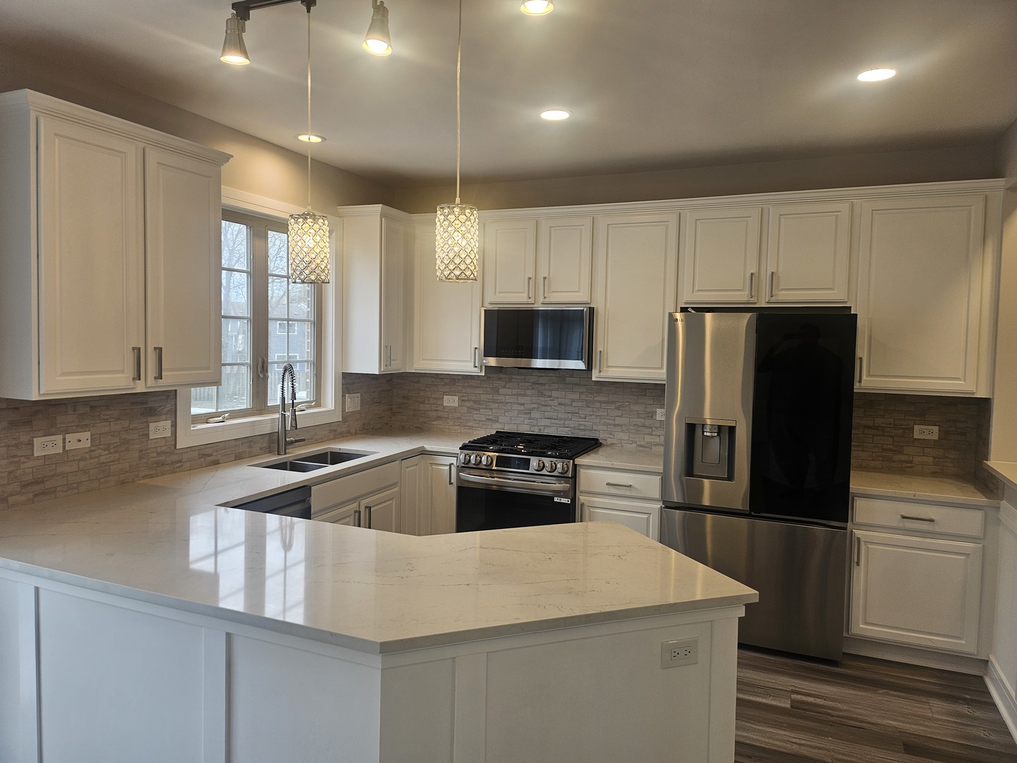 447 Prestwick Lane Wheeling, IL 60090 - Photo 2 of 17 a kitchen with a refrigerator stove and microwave