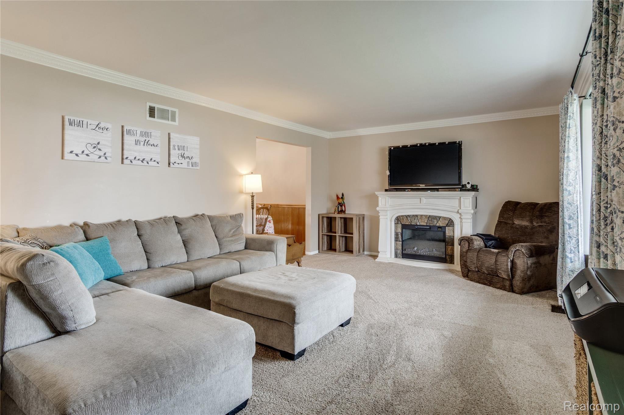 5243 Lethbridge Road Grand Blanc, MI 48439 - Photo 3 of 29 Interiors (3 of 34).jpg