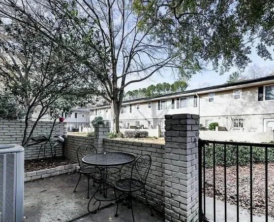 $2,000 | 6940 Roswell Road, Unit 8F, Atlanta, GA 30328