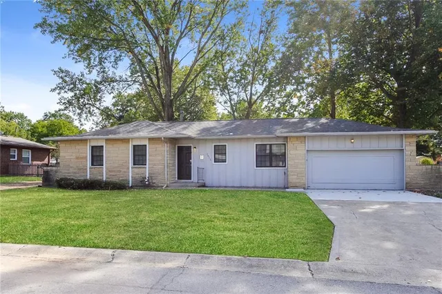 $1,690 | 1013 Miss Belle Street, Excelsior Springs, MO 64024