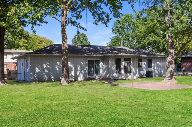 $1,690 | 1013 Miss Belle Street, Excelsior Springs, MO 64024