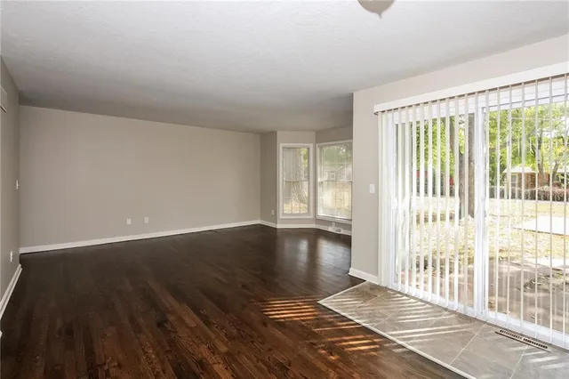 $1,690 | 1013 Miss Belle Street, Excelsior Springs, MO 64024