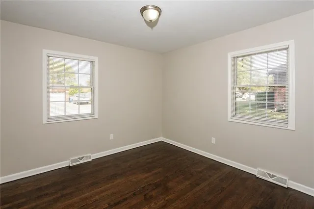 $1,690 | 1013 Miss Belle Street, Excelsior Springs, MO 64024