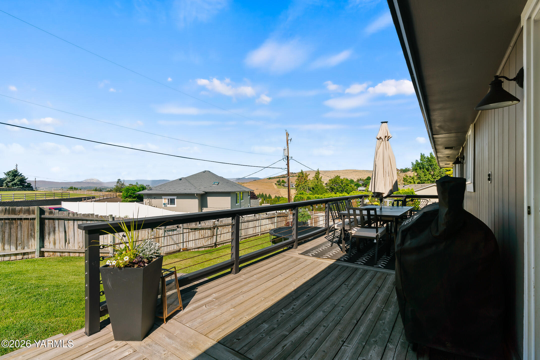 8104 Viewcrest Way Yakima, WA 98908 - Photo 29 of 35 Deck