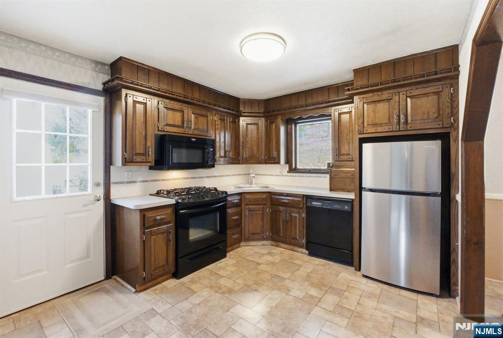 116 Rafkind Road Bloomingdale, NJ 07403 - Photo 17 of 45