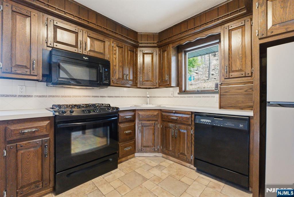 116 Rafkind Road Bloomingdale, NJ 07403 - Photo 18 of 45