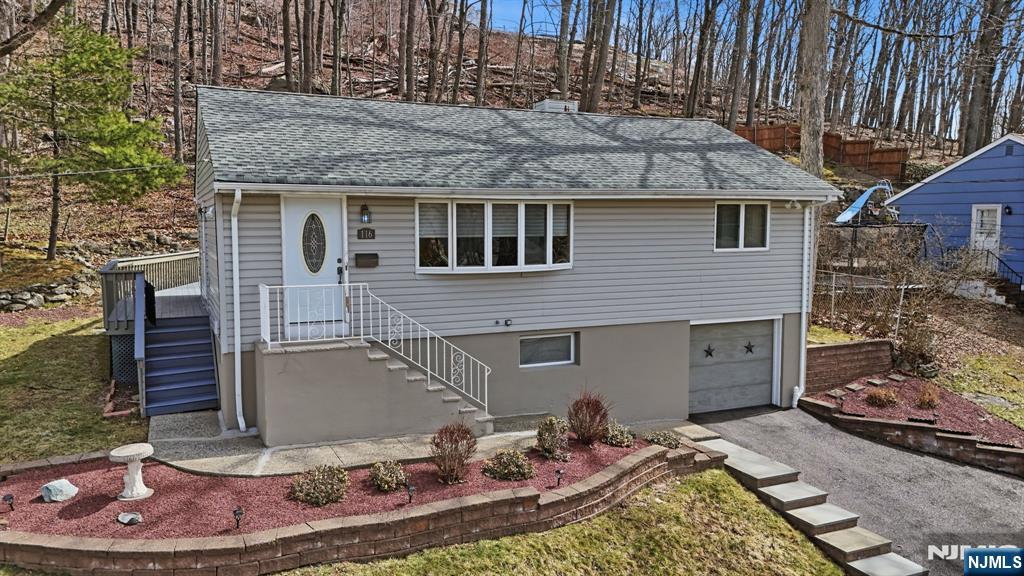 116 Rafkind Road Bloomingdale, NJ 07403 - Photo 2 of 45