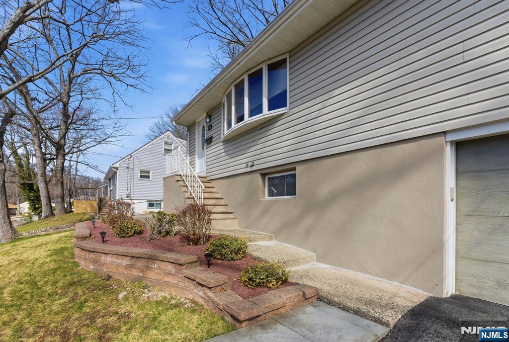 116 Rafkind Road Bloomingdale, NJ 07403 - Photo 9 of 45