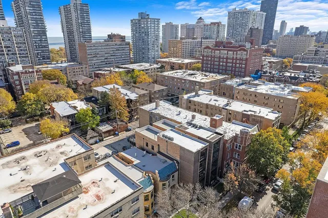 $4,500 | 5733 North Winthrop Avenue, Unit PH, Chicago, IL 60660