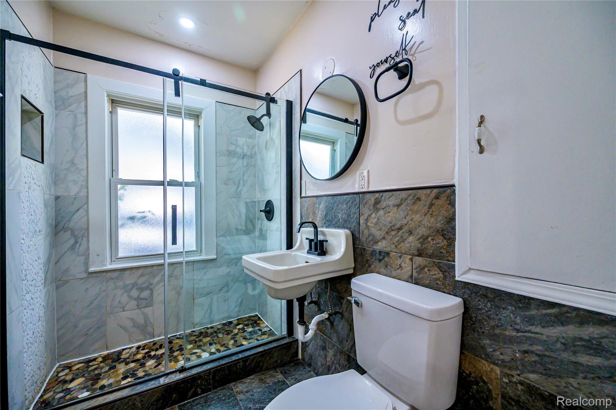 3226 Grayson Street Ferndale, MI 48220 - Photo 9 of 18 Bathroom