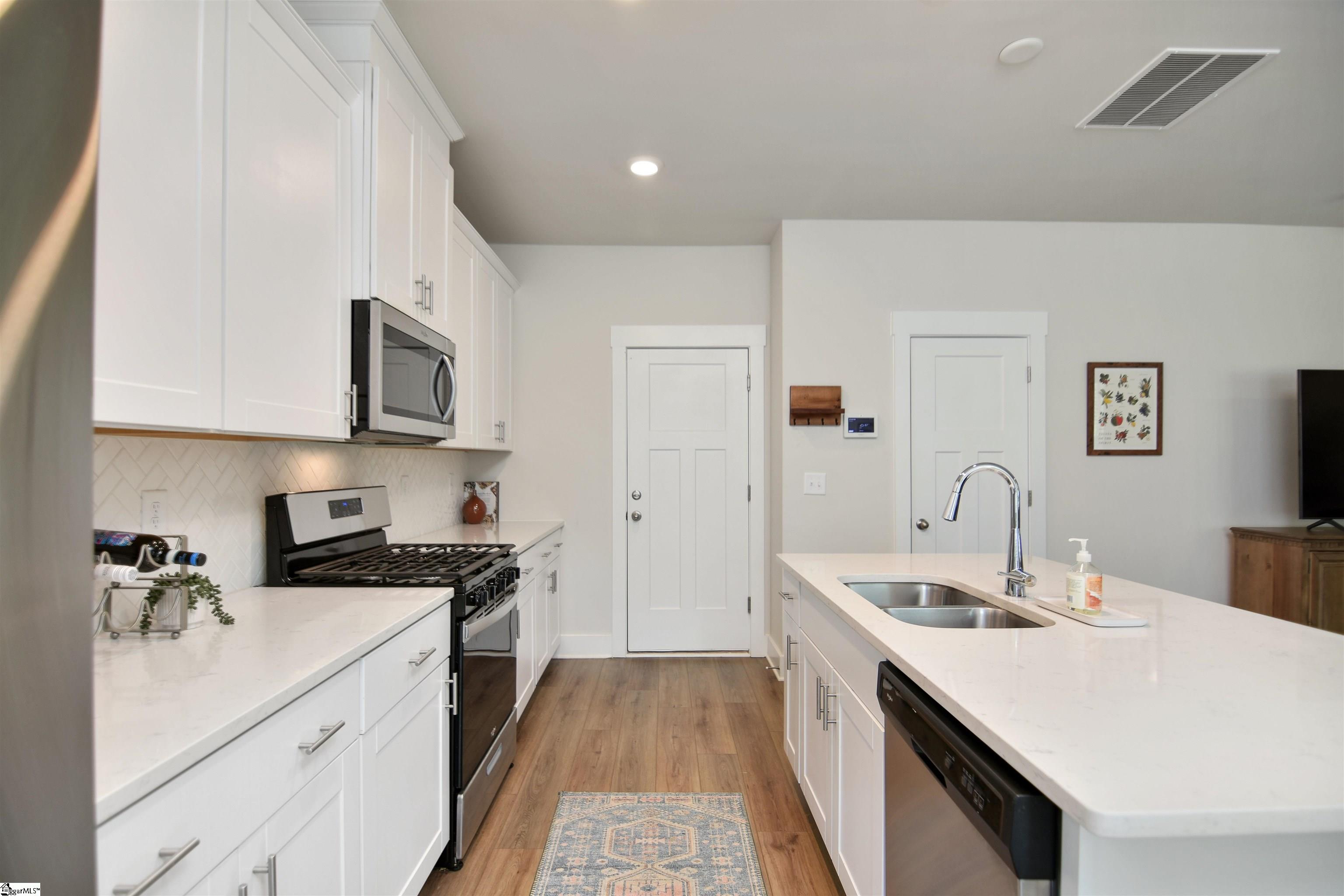 105 Boren Way Greenville, SC 29607 - Photo 13 of 38