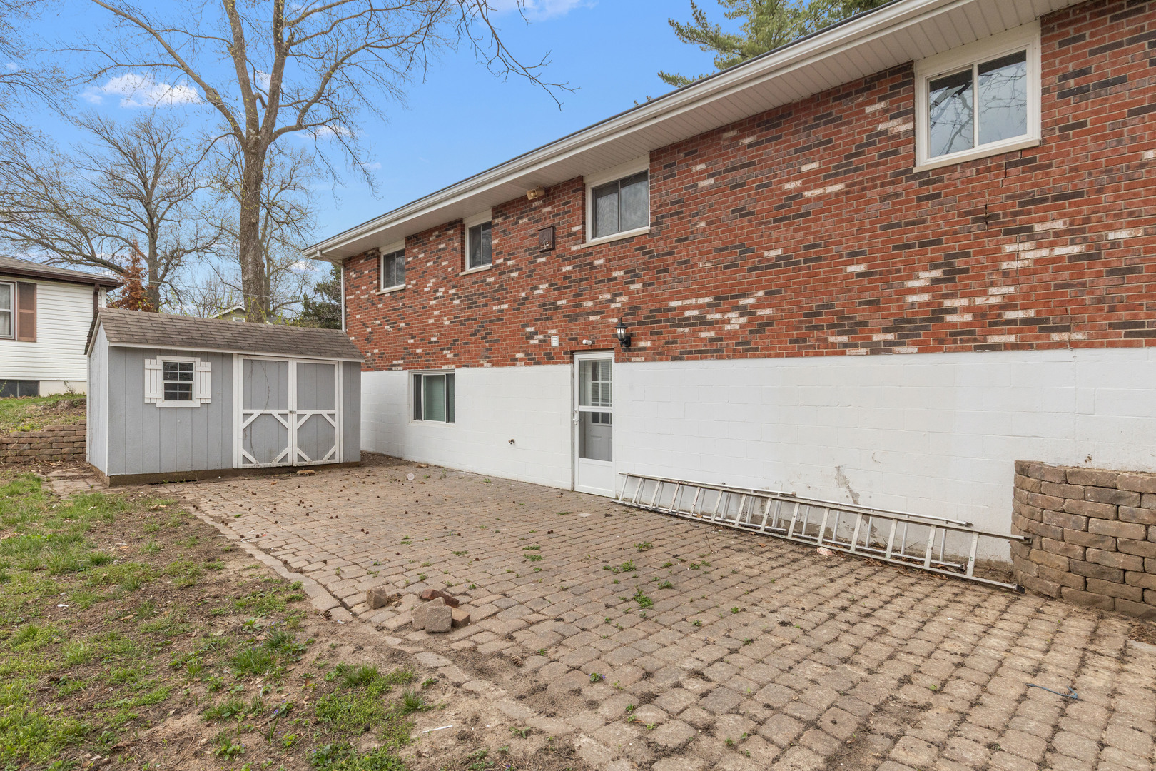 2241 Alby Street Alton, IL 62002 - Photo 2 of 14