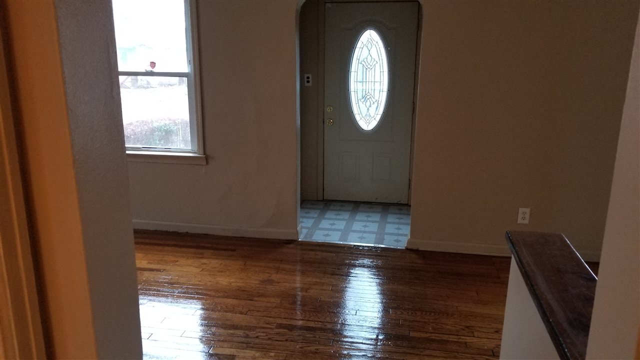 1029 Simcoe Avenue Flint, MI 48507 - Photo 5 of 13