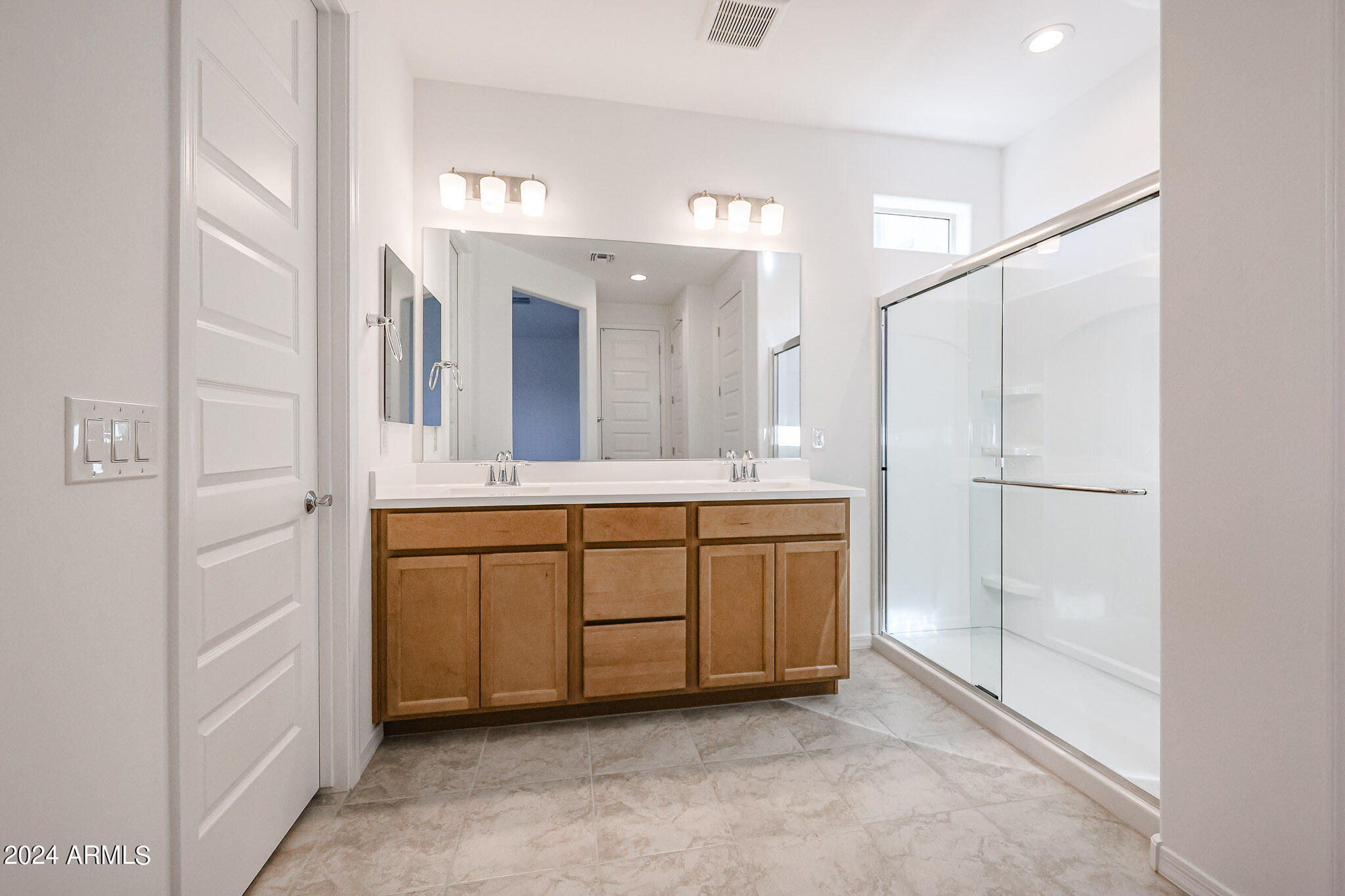 8907 West Colter Street Glendale, AZ 85305 - Photo 22 of 44 a bathroom with a double vanity sink mirror and bathtub