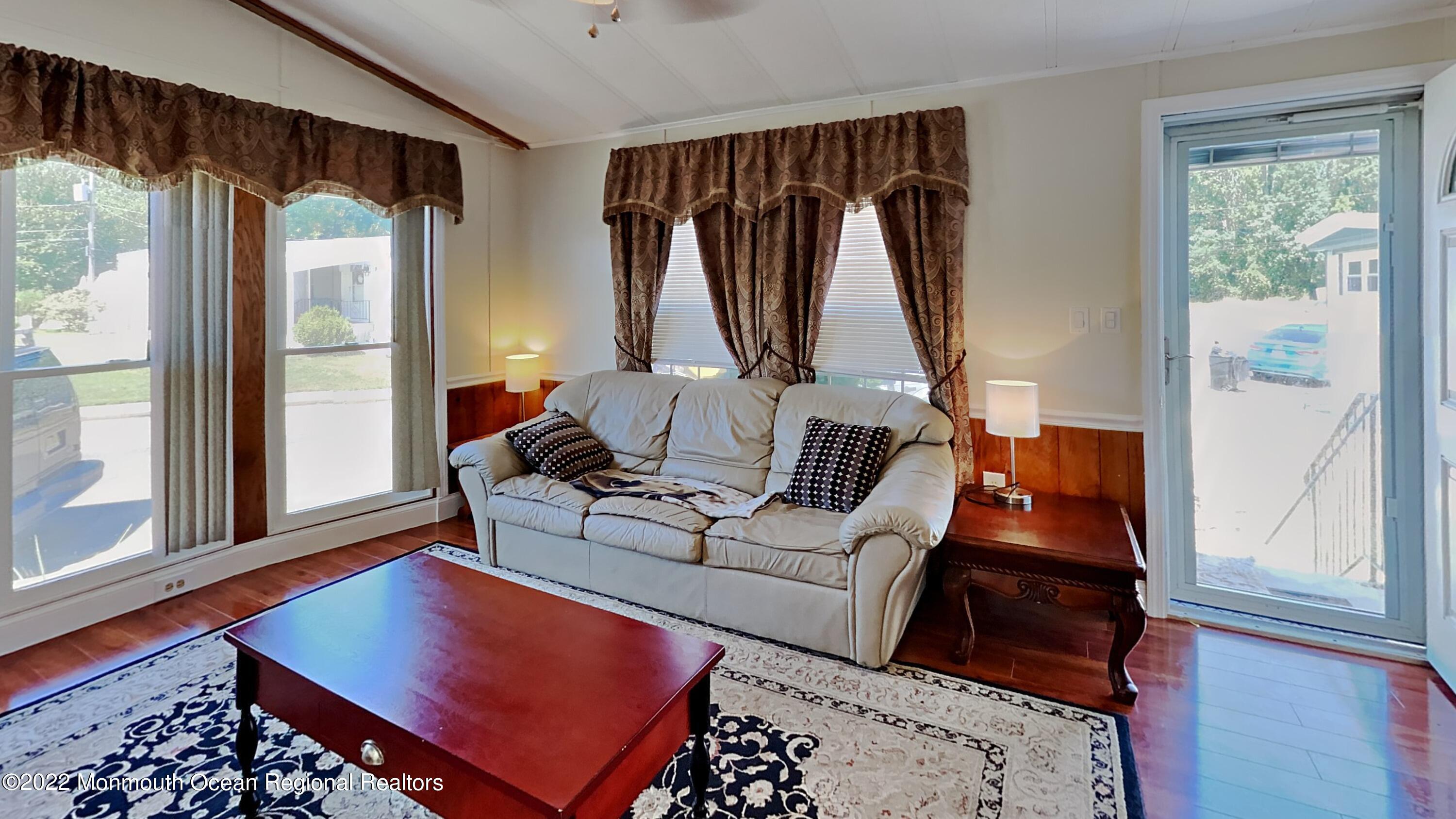 8 Kay Lane Howell, NJ 07731 - Photo 4 of 25 7_Image_V7rI7XieSy