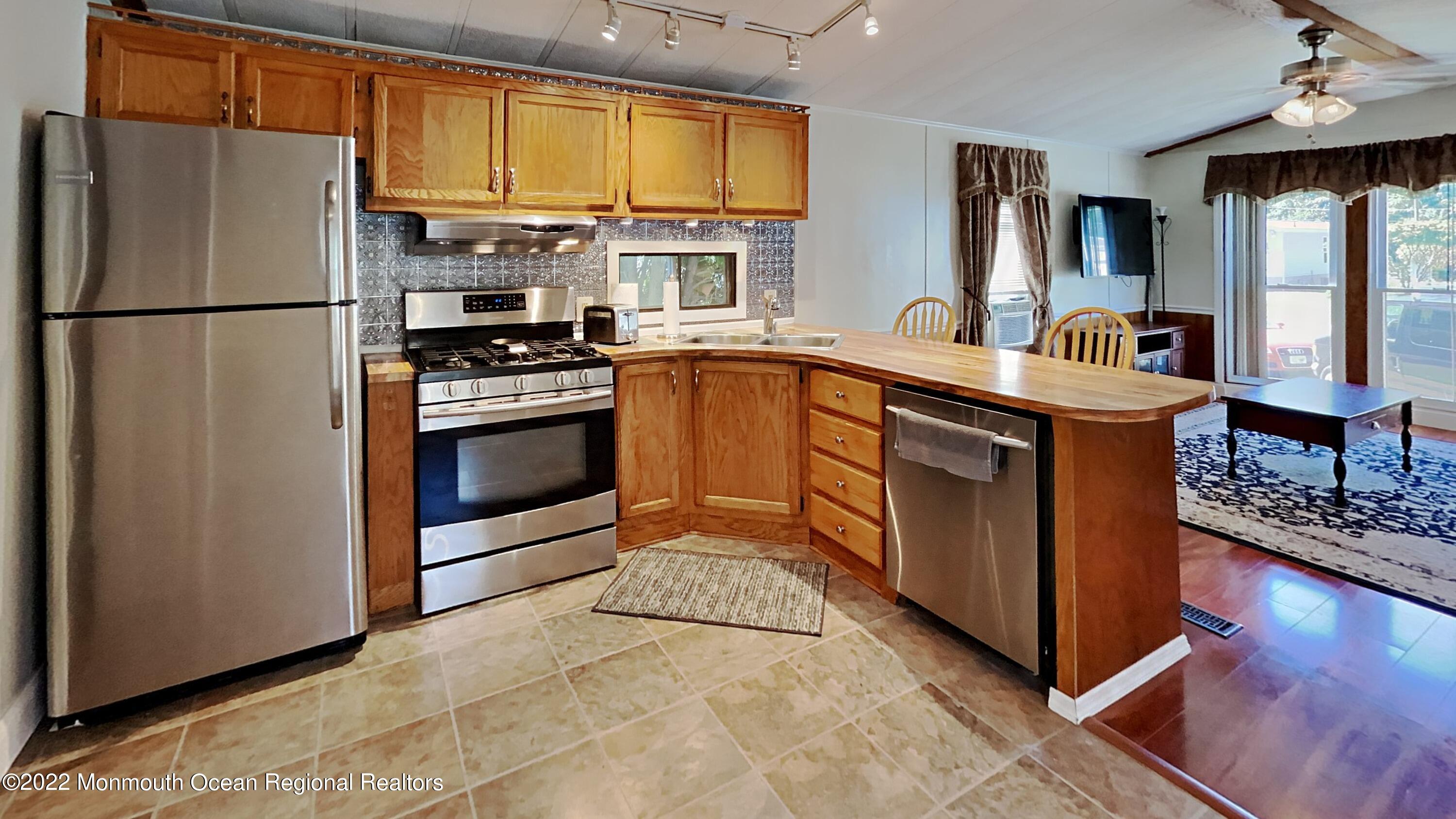 8 Kay Lane Howell, NJ 07731 - Photo 9 of 25 10_Image_bXeQx2Cj7Y