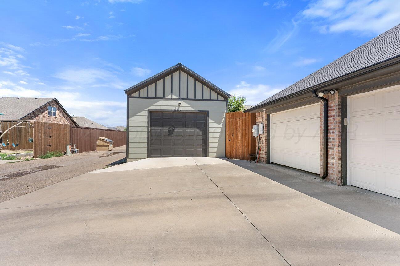 7410 Rochester Drive Amarillo, TX 79118 - Photo 59 of 60 Garage